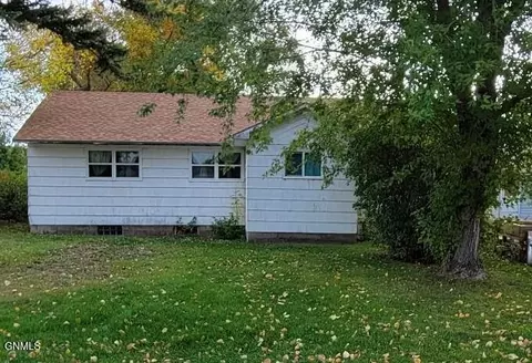 418 3rd Ave E, Gackle, ND 58442