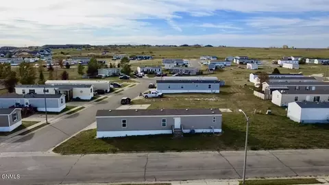 2202 35th Ter W, Williston, ND 58801 photo 21