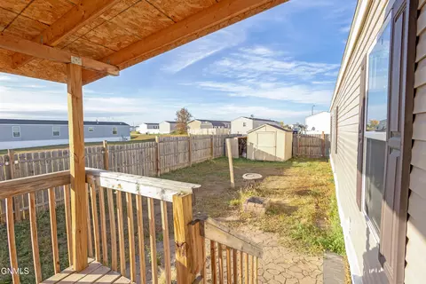 2202 35th Ter W, Williston, ND 58801 photo 4