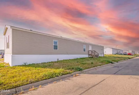 2202 35th Ter W, Williston, ND 58801