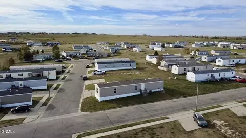 2202 35th Ter W, Williston, ND 58801 photo 20
