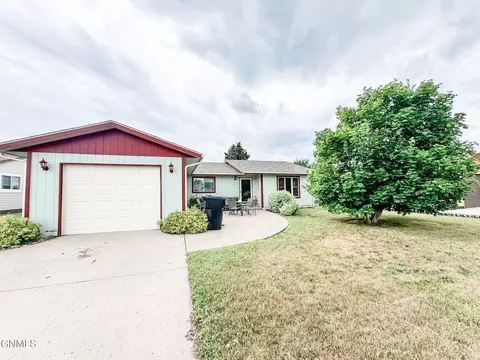 1917 19th Ave W, Williston, ND 58801