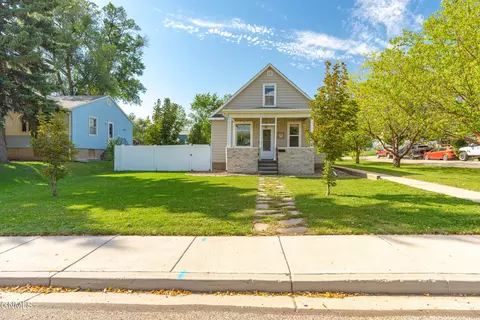 411 2nd Ave NE, Mandan, ND 58554