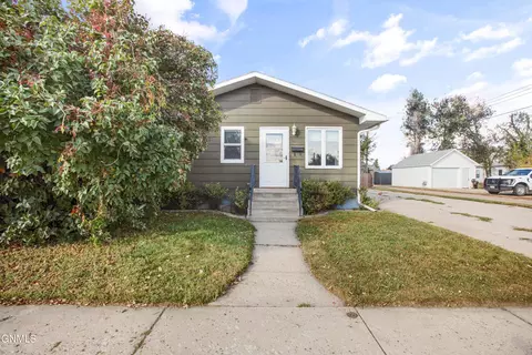 416 7th St W, Williston, ND 58801 photo 3