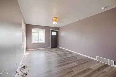 416 7th St W, Williston, ND 58801 photo 5