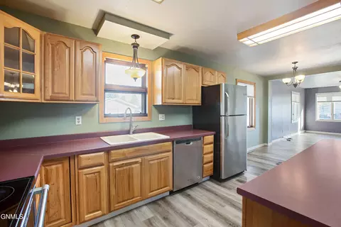416 7th St W, Williston, ND 58801 photo 9