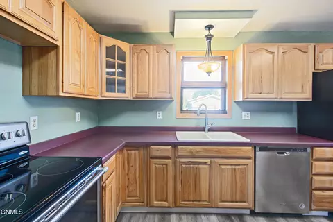416 7th St W, Williston, ND 58801 photo 8