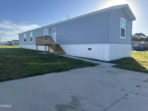 278 Partridge Ln, Lincoln, ND 58504