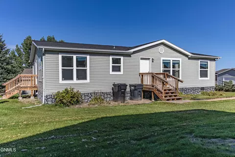 3867 N Valley Loop Loop, Bismarck, ND 58503