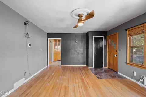 205 3rd St NW, Mandan, ND 58554 photo 4