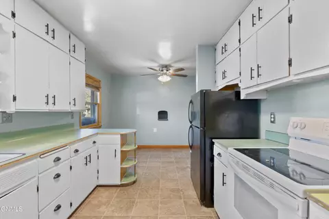 205 3rd St NW, Mandan, ND 58554 photo 9