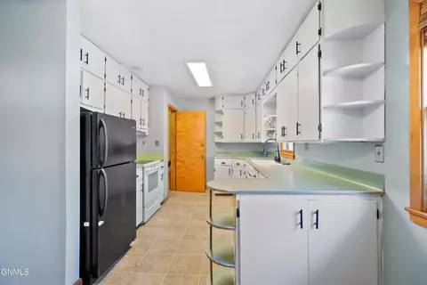205 3rd St NW, Mandan, ND 58554 photo 7