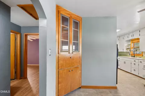 205 3rd St NW, Mandan, ND 58554 photo 5