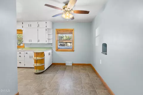 205 3rd St NW, Mandan, ND 58554 photo 6