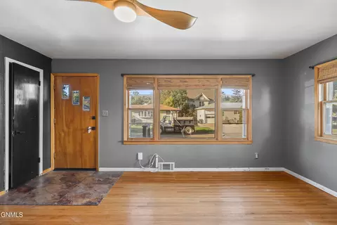 205 3rd St NW, Mandan, ND 58554 photo 3