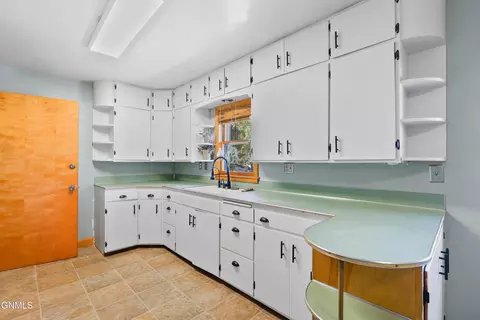 205 3rd St NW, Mandan, ND 58554 photo 8