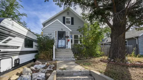 330 8th Ave W, Dickinson, ND 58601