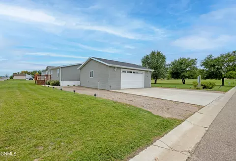 1405 48th St W, Williston, ND 58801 photo 4