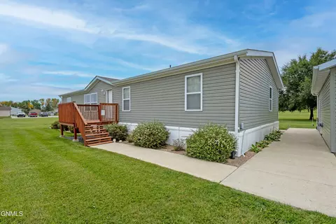 1405 48th St W, Williston, ND 58801 photo 2