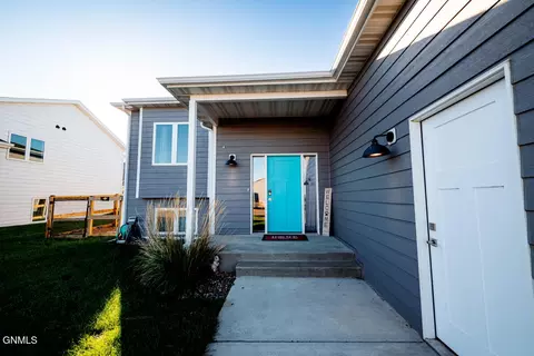 2005 Granite Rd, Watford City, ND 58854