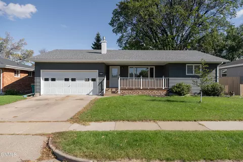 2101 Northridge Dr, Bismarck, ND 58501