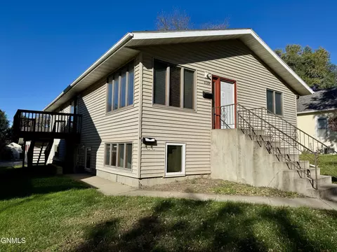 506 N 11th St, Bismarck, ND 58501