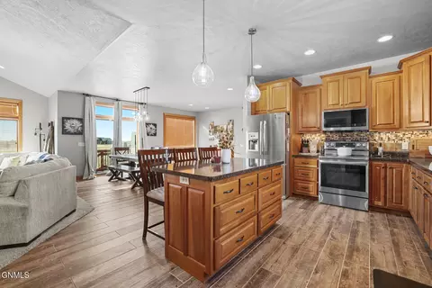 13910 Whitetail Cir, Williston, ND 58801 photo 40