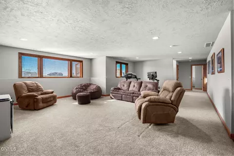 13910 Whitetail Cir, Williston, ND 58801 photo 54