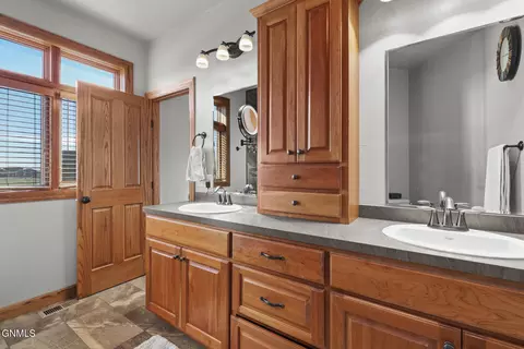 13910 Whitetail Cir, Williston, ND 58801 photo 33