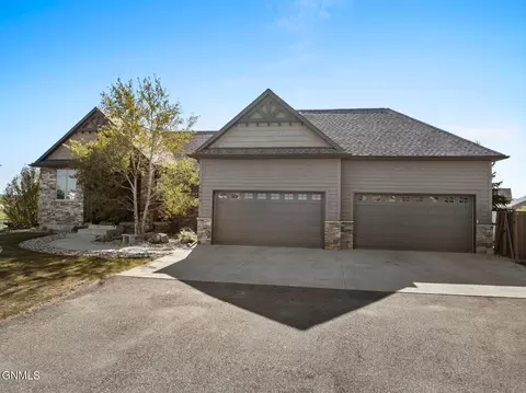 13910 Whitetail Cir, Williston, ND 58801 photo 3