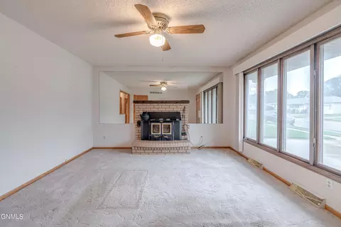 2106 Assumption Dr, Bismarck, ND 58501 photo 7