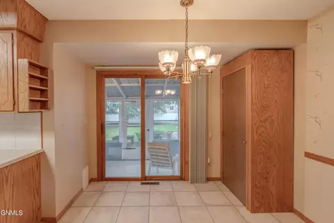 2106 Assumption Dr, Bismarck, ND 58501 photo 6