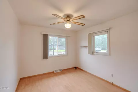 2106 Assumption Dr, Bismarck, ND 58501 photo 18