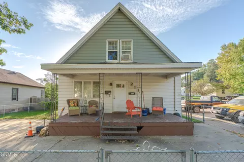 211 4th Ave NE, Mandan, ND 58554