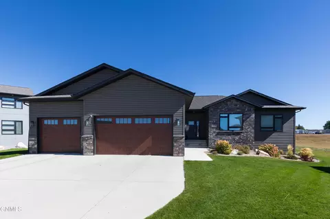 1208 Plains Bnd SE, Mandan, ND 58554