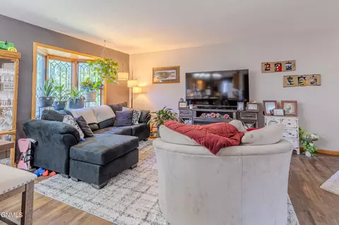 916 16th St SE, Mandan, ND 58554