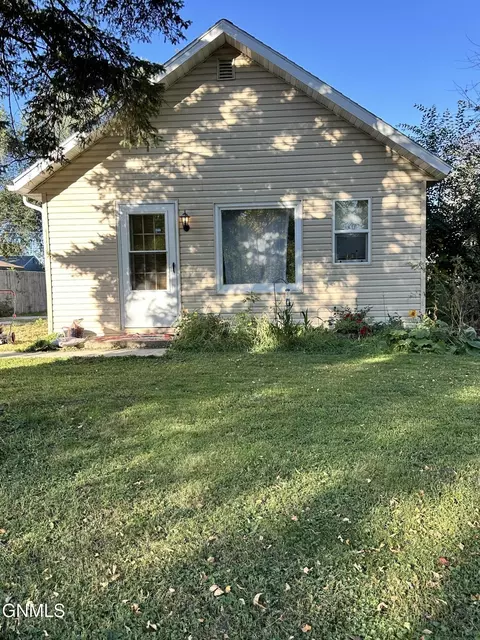1115 1st Ave N, Jamestown, ND 58401
