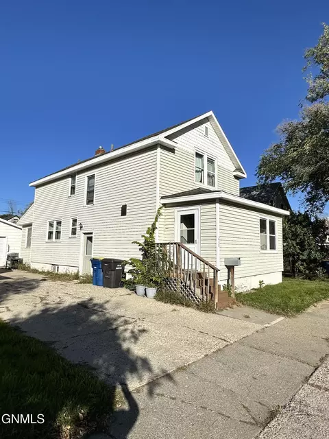 218 3rd Ave SW, Jamestown, ND 58401