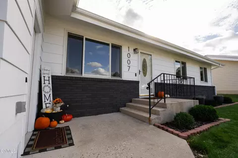 1007 Capitol Ave, Bismarck, ND 58501