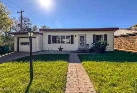 1009 Riverview Ave, Bismarck, ND 58504