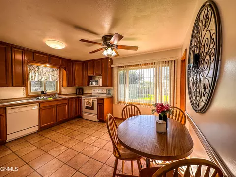 1009 Riverview Ave, Bismarck, ND 58504 photo 8