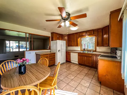 1009 Riverview Ave, Bismarck, ND 58504 photo 9