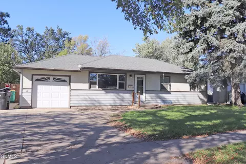 1806 N Washington St N, Bismarck, ND 58501