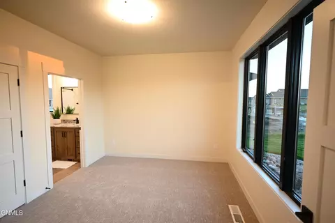 1612 Community Lp, Bismarck, ND 58503 photo 24