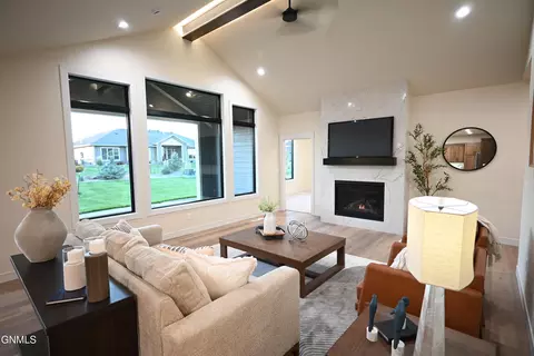 1612 Community Lp, Bismarck, ND 58503 photo 9