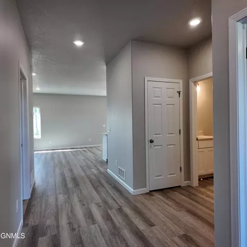 612 Koenig Dr, Bismarck, ND 58504 photo 3