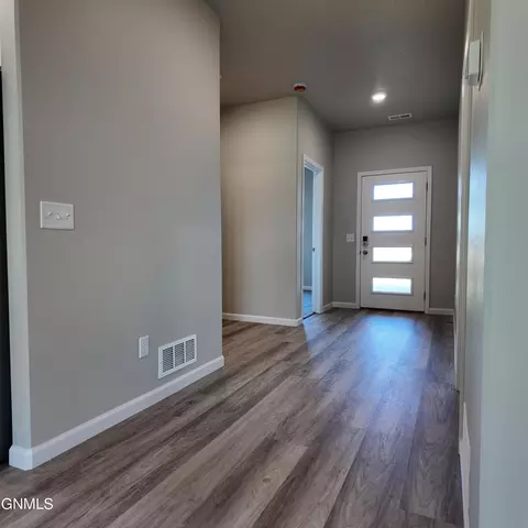 612 Koenig Dr, Bismarck, ND 58504 photo 2