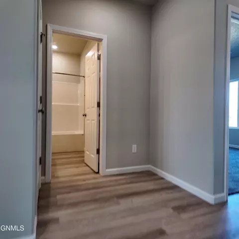 612 Koenig Dr, Bismarck, ND 58504 photo 5
