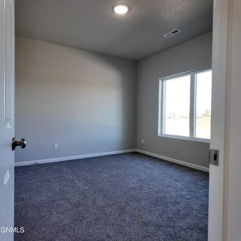 612 Koenig Dr, Bismarck, ND 58504 photo 4