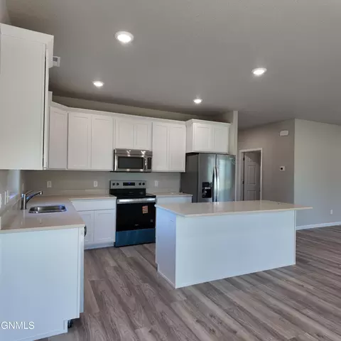 612 Koenig Dr, Bismarck, ND 58504 photo 9